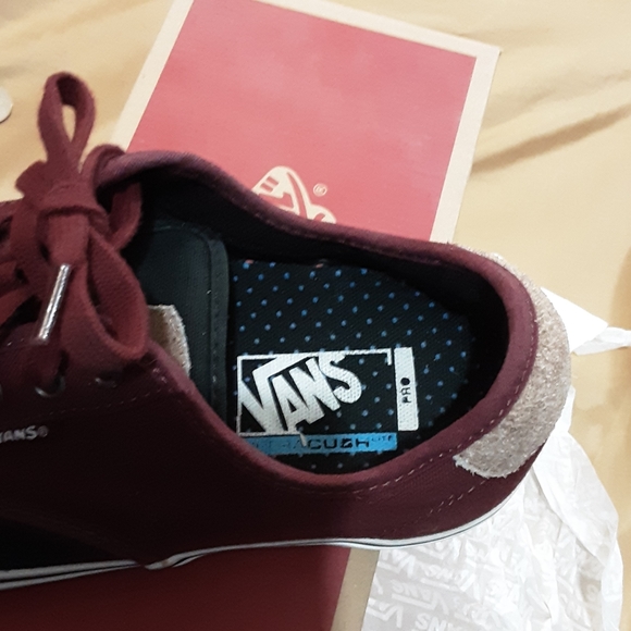 Shoes - Picture 3 of 7